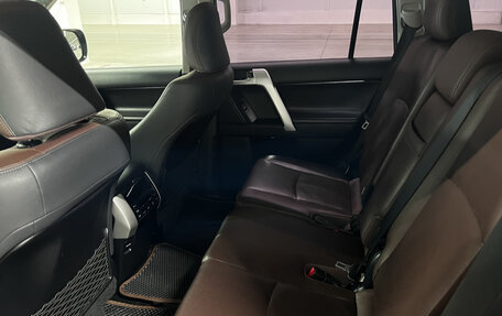 Toyota Land Cruiser Prado 150 рестайлинг 2, 2017 год, 4 399 000 рублей, 12 фотография