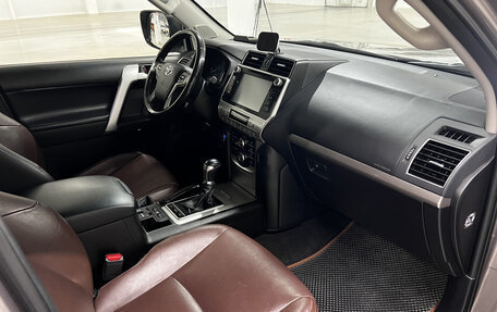 Toyota Land Cruiser Prado 150 рестайлинг 2, 2017 год, 4 399 000 рублей, 11 фотография