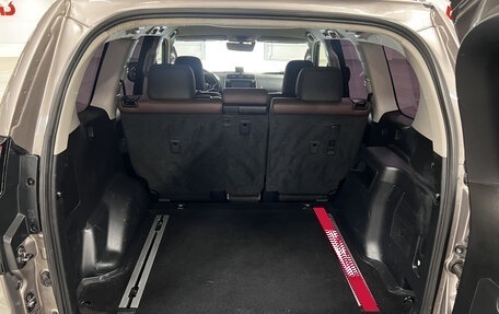Toyota Land Cruiser Prado 150 рестайлинг 2, 2017 год, 4 399 000 рублей, 10 фотография