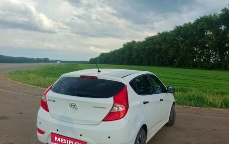 Hyundai Solaris II рестайлинг, 2014 год, 950 000 рублей, 3 фотография