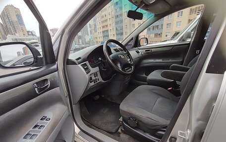 Toyota Avensis Verso I рестайлинг, 2002 год, 500 000 рублей, 7 фотография