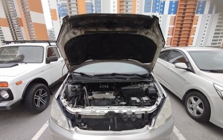 Toyota Avensis Verso I рестайлинг, 2002 год, 500 000 рублей, 13 фотография