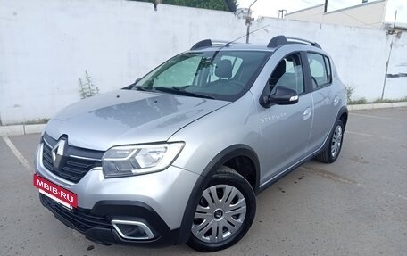 Renault Sandero II рестайлинг, 2022 год, 1 200 000 рублей, 2 фотография