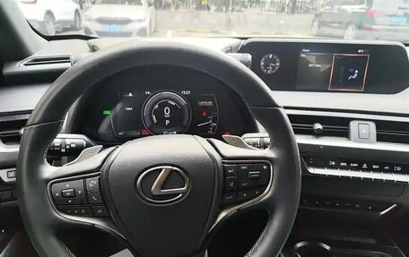 Lexus UX I, 2022 год, 2 600 000 рублей, 14 фотография