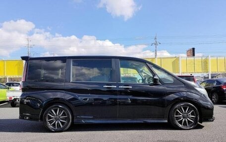 Honda Stepwgn IV, 2017 год, 1 450 000 рублей, 3 фотография
