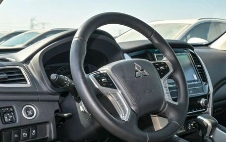 Mitsubishi Montero Sport, 2022 год, 3 990 000 рублей, 11 фотография