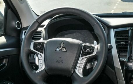 Mitsubishi Montero Sport, 2022 год, 3 990 000 рублей, 19 фотография