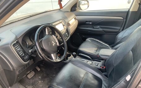 Mitsubishi Outlander III рестайлинг 3, 2013 год, 1 500 000 рублей, 5 фотография