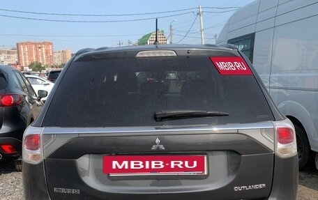 Mitsubishi Outlander III рестайлинг 3, 2013 год, 1 500 000 рублей, 2 фотография