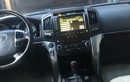 Toyota Land Cruiser 200, 2011 год, 3 400 000 рублей, 6 фотография
