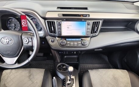 Toyota RAV4, 2018 год, 2 199 000 рублей, 7 фотография