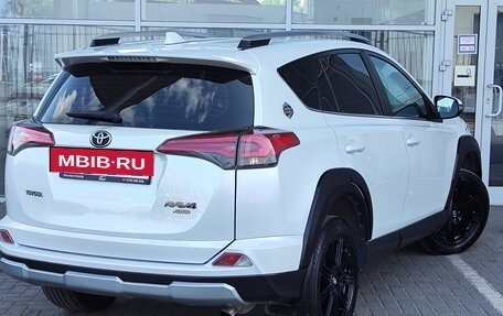 Toyota RAV4, 2018 год, 2 199 000 рублей, 2 фотография