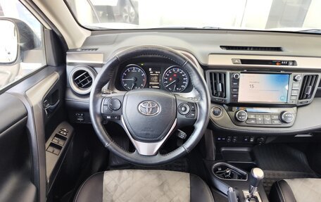 Toyota RAV4, 2018 год, 2 199 000 рублей, 8 фотография
