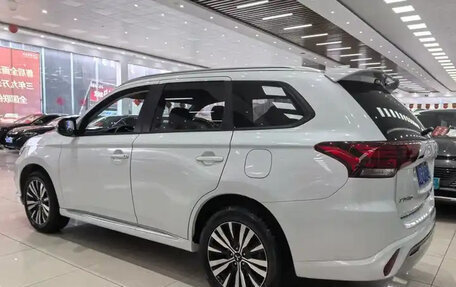 Mitsubishi Outlander III рестайлинг 3, 2021 год, 1 860 888 рублей, 4 фотография