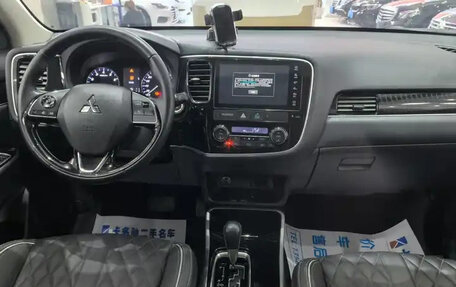 Mitsubishi Outlander III рестайлинг 3, 2021 год, 1 860 888 рублей, 7 фотография