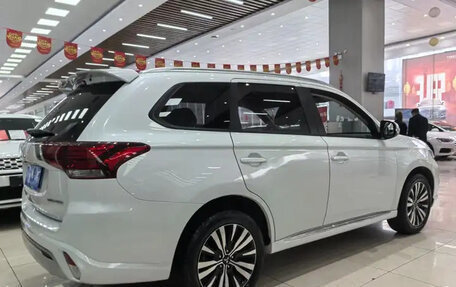 Mitsubishi Outlander III рестайлинг 3, 2021 год, 1 860 888 рублей, 6 фотография