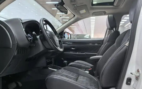 Mitsubishi Outlander III рестайлинг 3, 2021 год, 1 860 888 рублей, 9 фотография