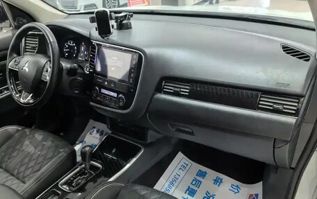 Mitsubishi Outlander III рестайлинг 3, 2021 год, 1 860 888 рублей, 10 фотография