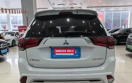 Mitsubishi Outlander III рестайлинг 3, 2021 год, 1 860 888 рублей, 5 фотография