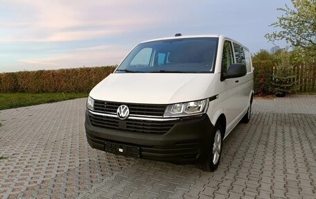 Volkswagen Transporter T6 рестайлинг, 2022 год, 3 000 000 рублей, 3 фотография