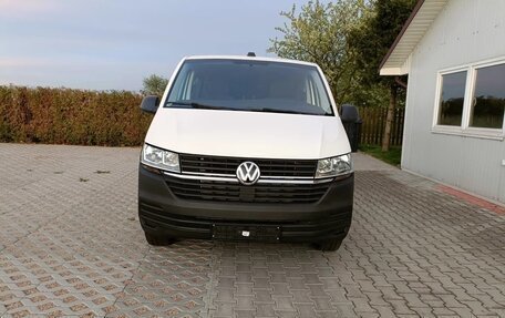 Volkswagen Transporter T6 рестайлинг, 2022 год, 3 000 000 рублей, 2 фотография