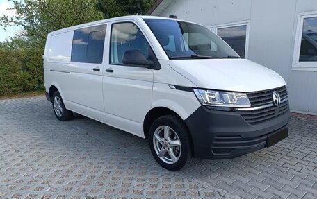 Volkswagen Transporter T6 рестайлинг, 2022 год, 3 000 000 рублей, 5 фотография