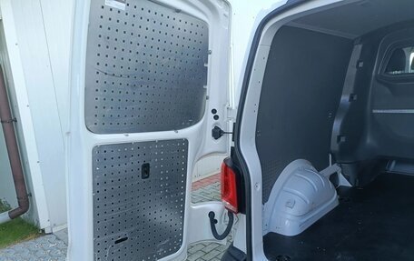 Volkswagen Transporter T6 рестайлинг, 2022 год, 3 000 000 рублей, 30 фотография