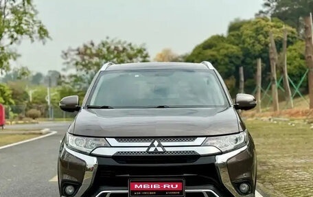 Mitsubishi Outlander III рестайлинг 3, 2021 год, 1 662 888 рублей, 2 фотография