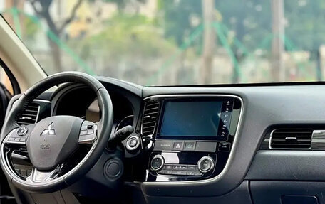 Mitsubishi Outlander III рестайлинг 3, 2021 год, 1 662 888 рублей, 8 фотография