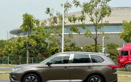 Mitsubishi Outlander III рестайлинг 3, 2021 год, 1 662 888 рублей, 4 фотография
