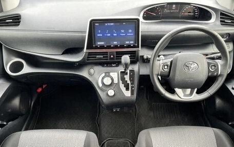 Toyota Sienta II, 2022 год, 1 009 199 рублей, 9 фотография