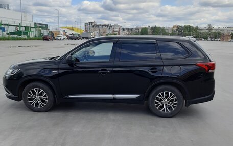 Mitsubishi Outlander III рестайлинг 3, 2018 год, 2 230 000 рублей, 5 фотография
