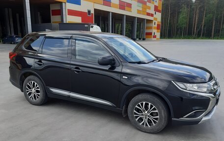 Mitsubishi Outlander III рестайлинг 3, 2018 год, 2 230 000 рублей, 2 фотография