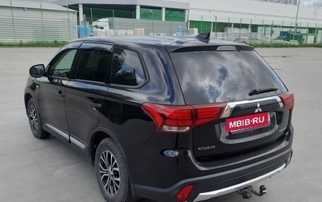 Mitsubishi Outlander III рестайлинг 3, 2018 год, 2 230 000 рублей, 4 фотография