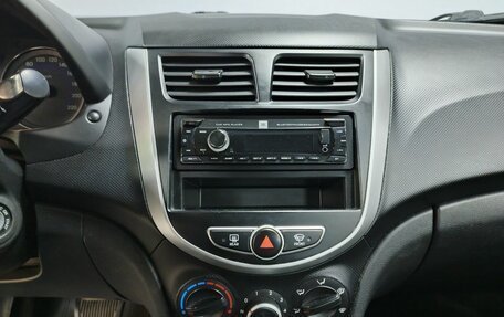 Hyundai Solaris II рестайлинг, 2012 год, 899 000 рублей, 17 фотография