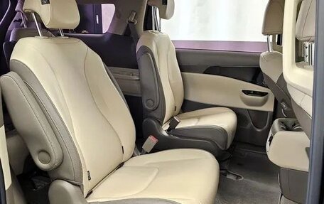 KIA Carnival, 2021 год, 2 210 000 рублей, 10 фотография