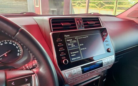 Toyota Land Cruiser Prado 150 рестайлинг 2, 2022 год, 6 200 000 рублей, 9 фотография