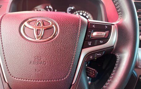 Toyota Land Cruiser Prado 150 рестайлинг 2, 2022 год, 6 200 000 рублей, 13 фотография