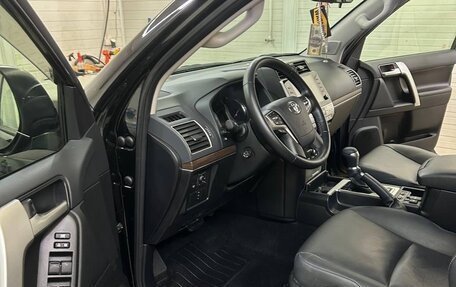 Toyota Land Cruiser Prado 150 рестайлинг 2, 2021 год, 6 300 000 рублей, 6 фотография
