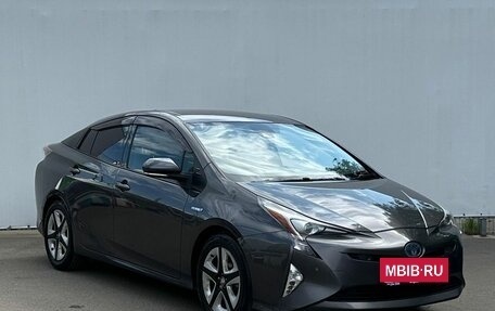 Toyota Prius IV XW50, 2016 год, 1 760 000 рублей, 3 фотография