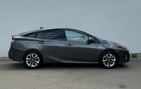 Toyota Prius IV XW50, 2016 год, 1 760 000 рублей, 4 фотография
