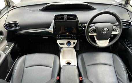 Toyota Prius IV XW50, 2016 год, 1 760 000 рублей, 11 фотография
