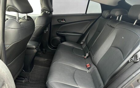 Toyota Prius IV XW50, 2016 год, 1 760 000 рублей, 14 фотография