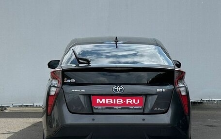 Toyota Prius IV XW50, 2016 год, 1 760 000 рублей, 6 фотография