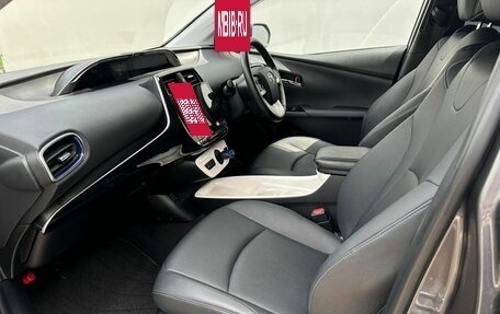 Toyota Prius IV XW50, 2016 год, 1 760 000 рублей, 13 фотография