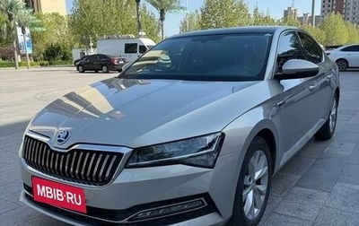 Skoda Superb III рестайлинг, 2021 год, 1 600 000 рублей, 1 фотография