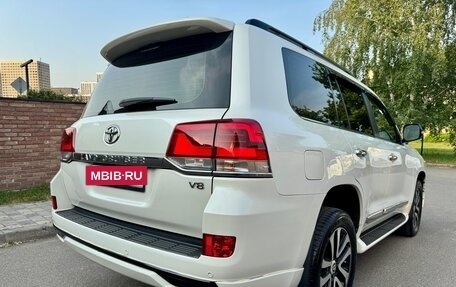 Toyota Land Cruiser 200, 2015 год, 4 999 000 рублей, 4 фотография