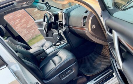 Toyota Land Cruiser 200, 2015 год, 4 999 000 рублей, 21 фотография