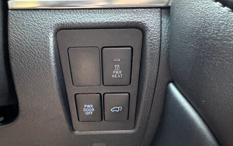Toyota Land Cruiser 200, 2015 год, 4 999 000 рублей, 40 фотография