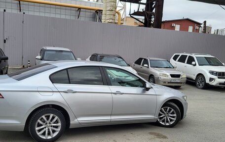 Volkswagen Passat B8 рестайлинг, 2015 год, 1 680 000 рублей, 10 фотография